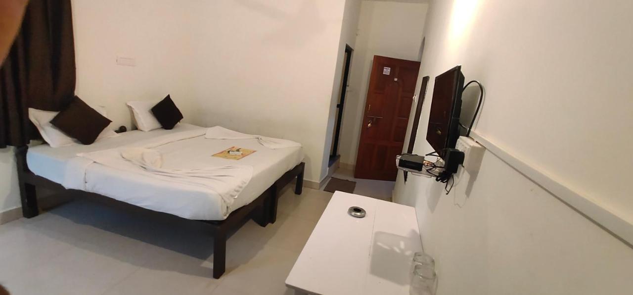 Rj14 Accommodations At Baga Beach Екстер'єр фото