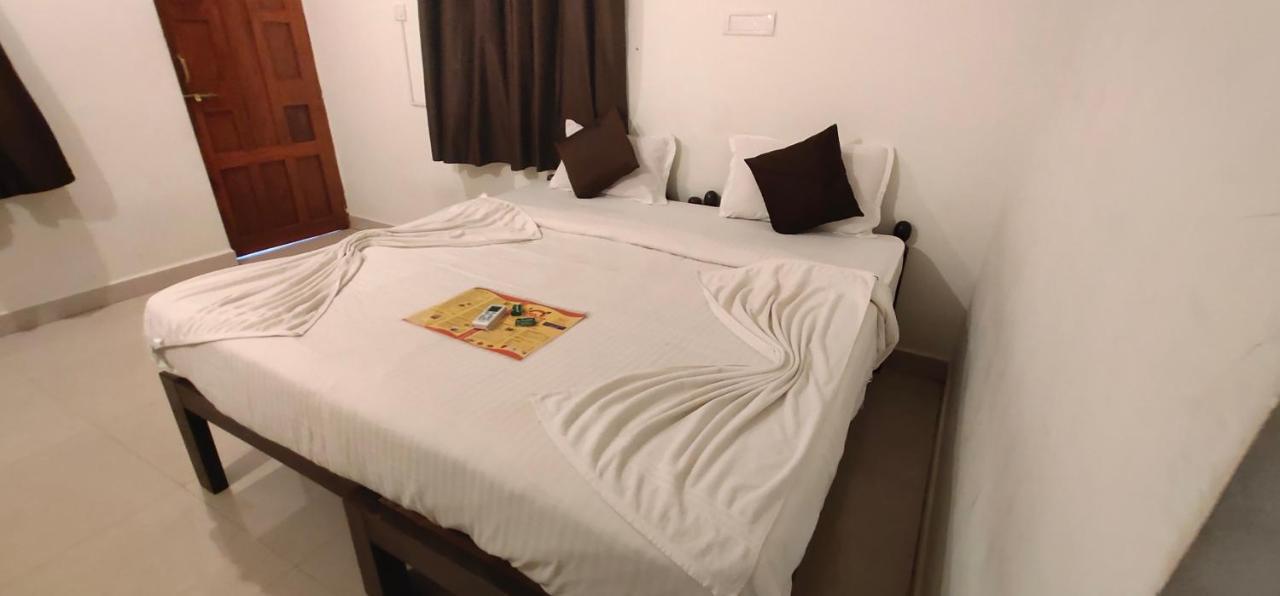 Rj14 Accommodations At Baga Beach Екстер'єр фото